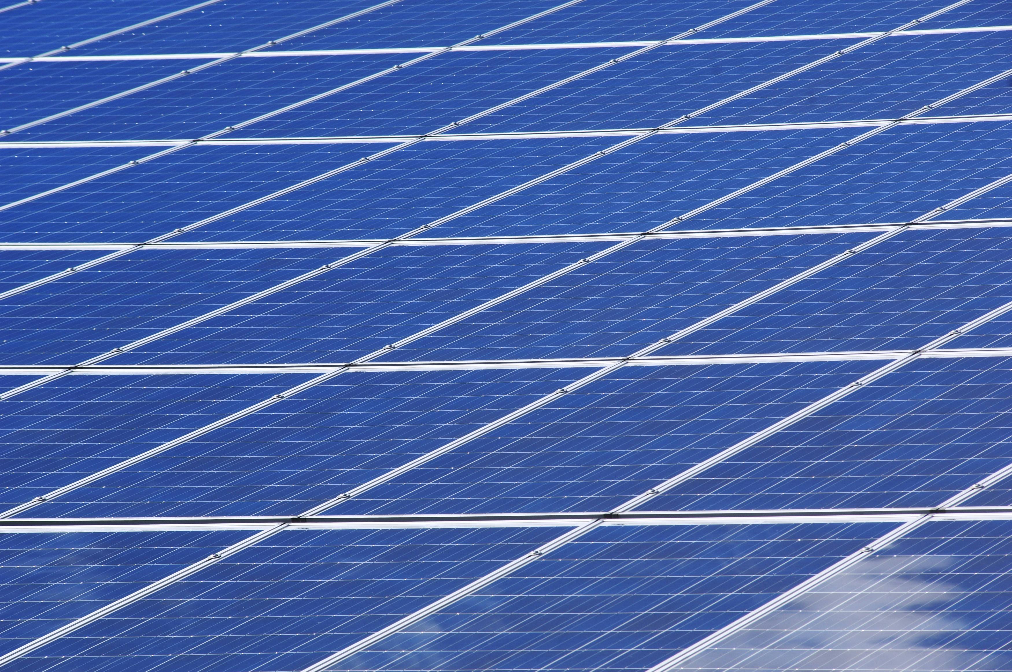 Energi Terbarukan & Infrastruktur Surya